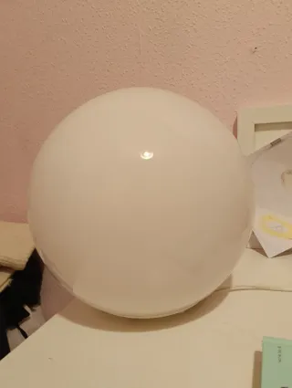 Lámpara de mesa Ikea Fado blanca