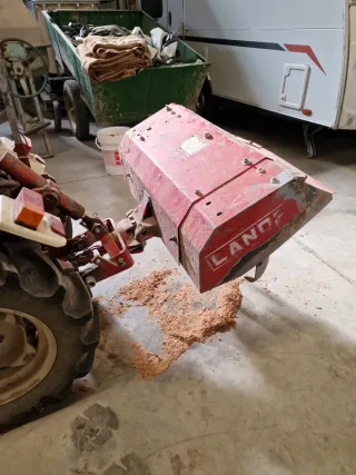 Tractor Lander 621 DT con aperos