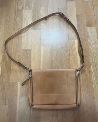 Bolso de hombro marrón