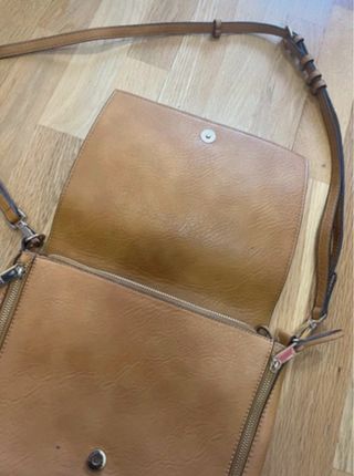 Bolso de hombro marrón