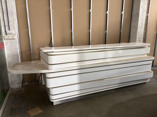 Mostrador blanco moderno