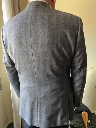 Traje de chaqueta y pantalón gris