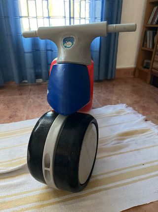 Moto infantil azul y roja