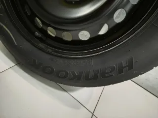 Rueda de repuesto y gato elevador