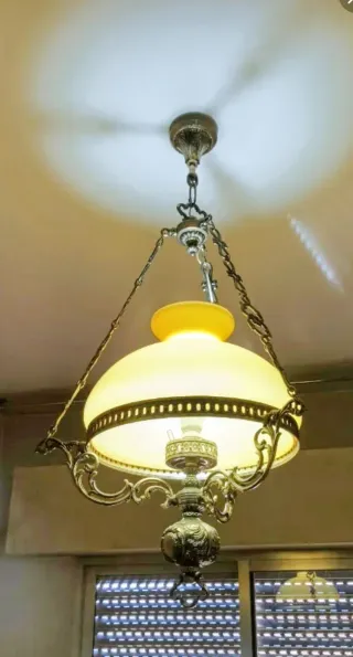 Lámpara vintage de techo tipo quinqué de bronce y