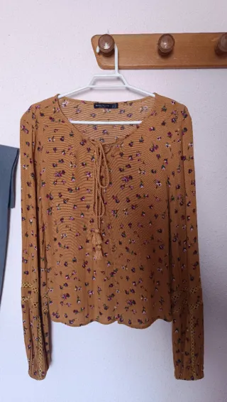 Blusa floral marrón con cordel