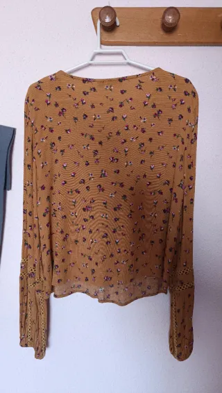 Blusa floral marrón con cordel