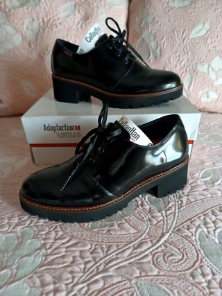 (37) Zapatos blucher Callaghan charol negros