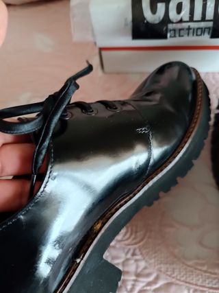 (37) Zapatos blucher Callaghan charol negros