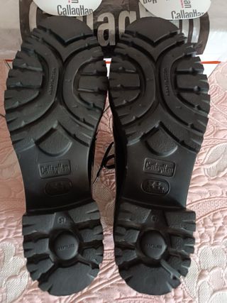 (37) Zapatos blucher Callaghan charol negros