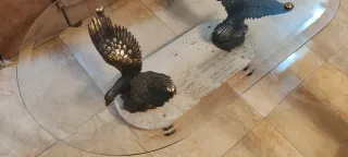 Mesa centro cristal águilas bronce mármol. Comedor