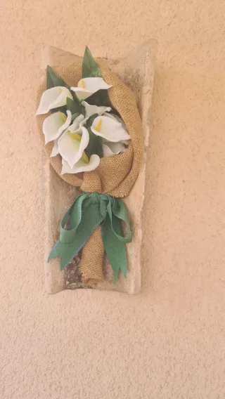 Teja decorativa con flores