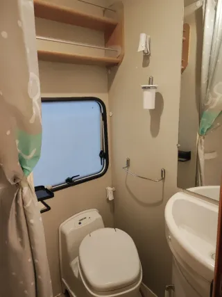 Autocaravana caputxina Elnagh Baron