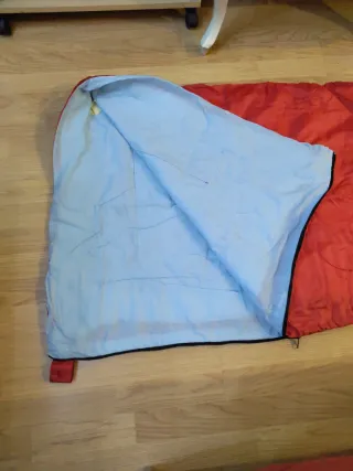 Saco de dormir rojo