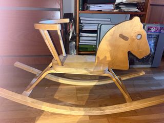 Caballo balancín de madera