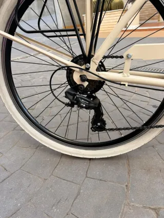 Bicicleta estilo paseo color crema