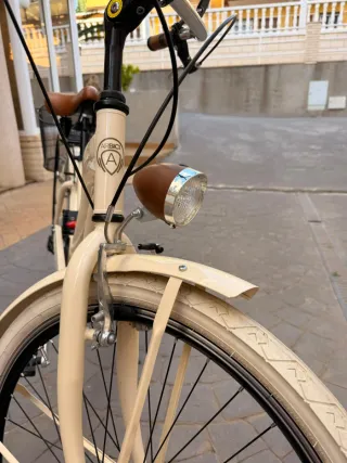 Bicicleta estilo paseo color crema
