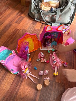 Lote Enchantimals: Casas, Coche y Muñecas