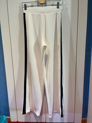 Pantalón Zara blanco banda lateral negra T.S