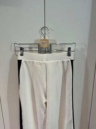 Pantalón Zara blanco banda lateral negra T.S