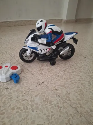Moto radiocontrol con mando