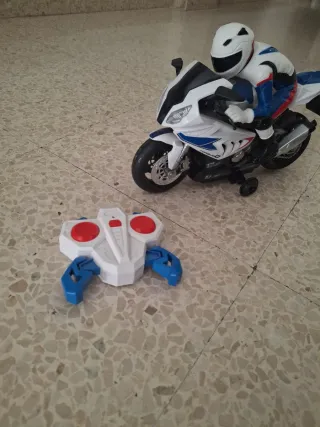 Moto radiocontrol con mando