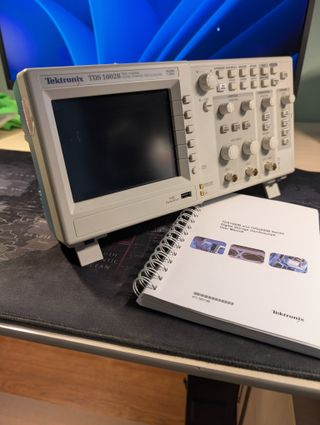 Osciloscopio Tektronix TDS 1002B