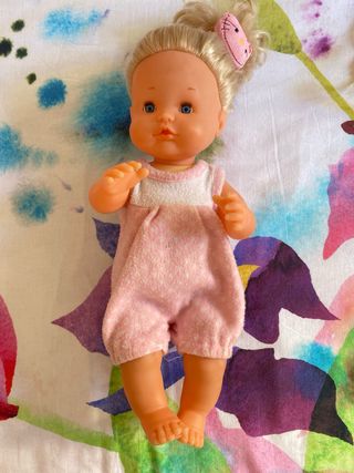 Muñeca Nenuco con 2 conjuntos