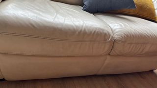 Sofá de piel beige IKEA 2 plazas