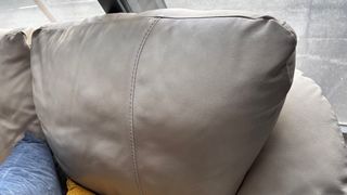 Sofá de piel beige IKEA 2 plazas