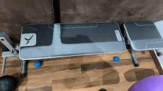 Banco de abdominales y ejercicios