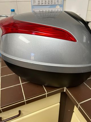 Baúl Moto Honda con Soporte