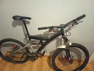 Bicicleta de Montaña Doble Suspensión