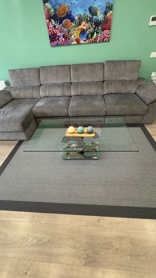 Mesa de centro cristal y metal con logo de Chanel