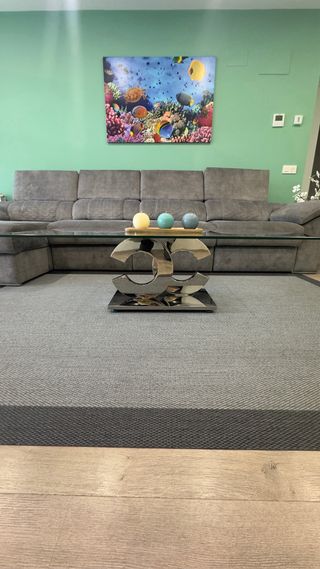 Mesa de centro cristal y metal con logo de Chanel