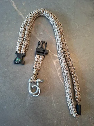 Lanyard Paracord con Brújula y Mosquetón