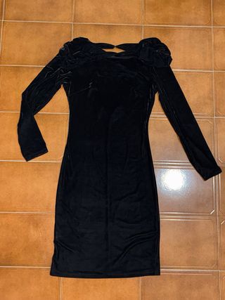 Vestido midi negro terciopelo