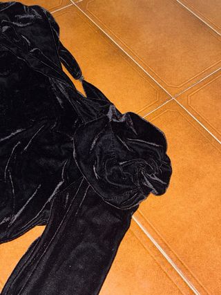 Vestido midi negro terciopelo