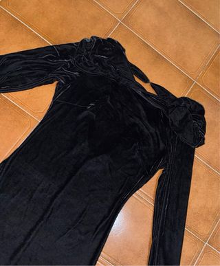 Vestido midi negro terciopelo
