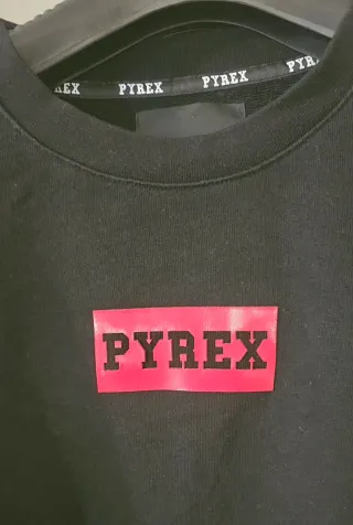 Felpa Pyrex nera con logo rosso