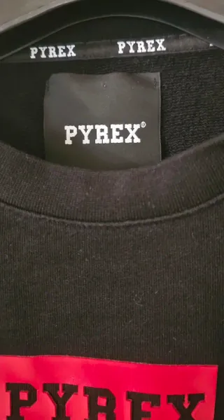 Felpa Pyrex nera con logo rosso