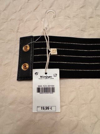 Cinturón elástico negro con flores