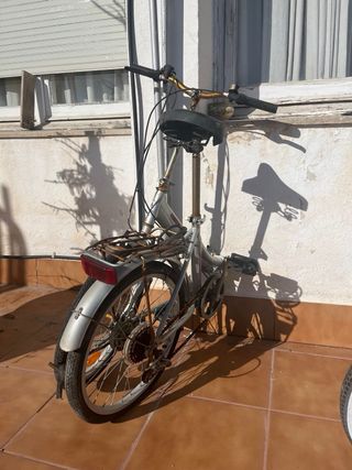Bicicleta plegable plateada