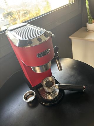 Cafetera Delonghi Dedica Roja