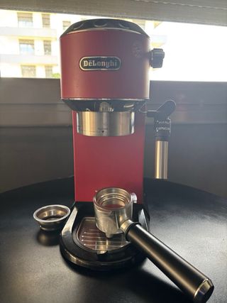 Cafetera Delonghi Dedica Roja
