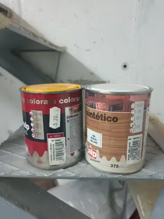 Restos de tienda de pintura por jubilación