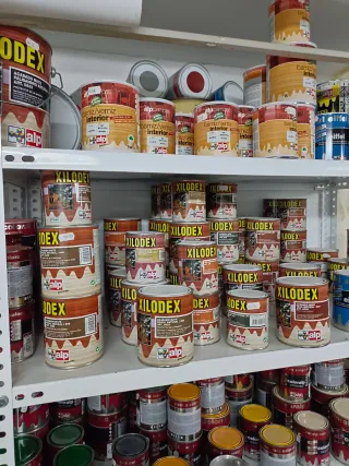 Restos de tienda de pintura por jubilación