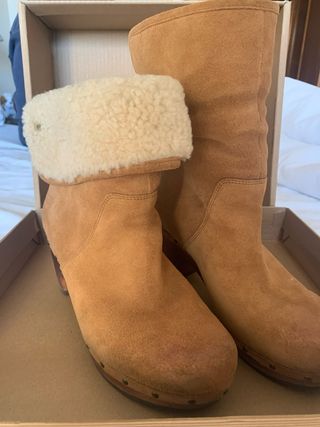 Stivali UGG Camel con Tacco