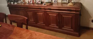 Mueble de comedor de madera