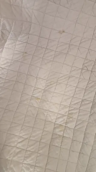 Colcha cubrecamas bordada